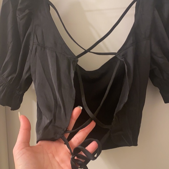H&M ruffled crop blouse - Picture 4 of 4